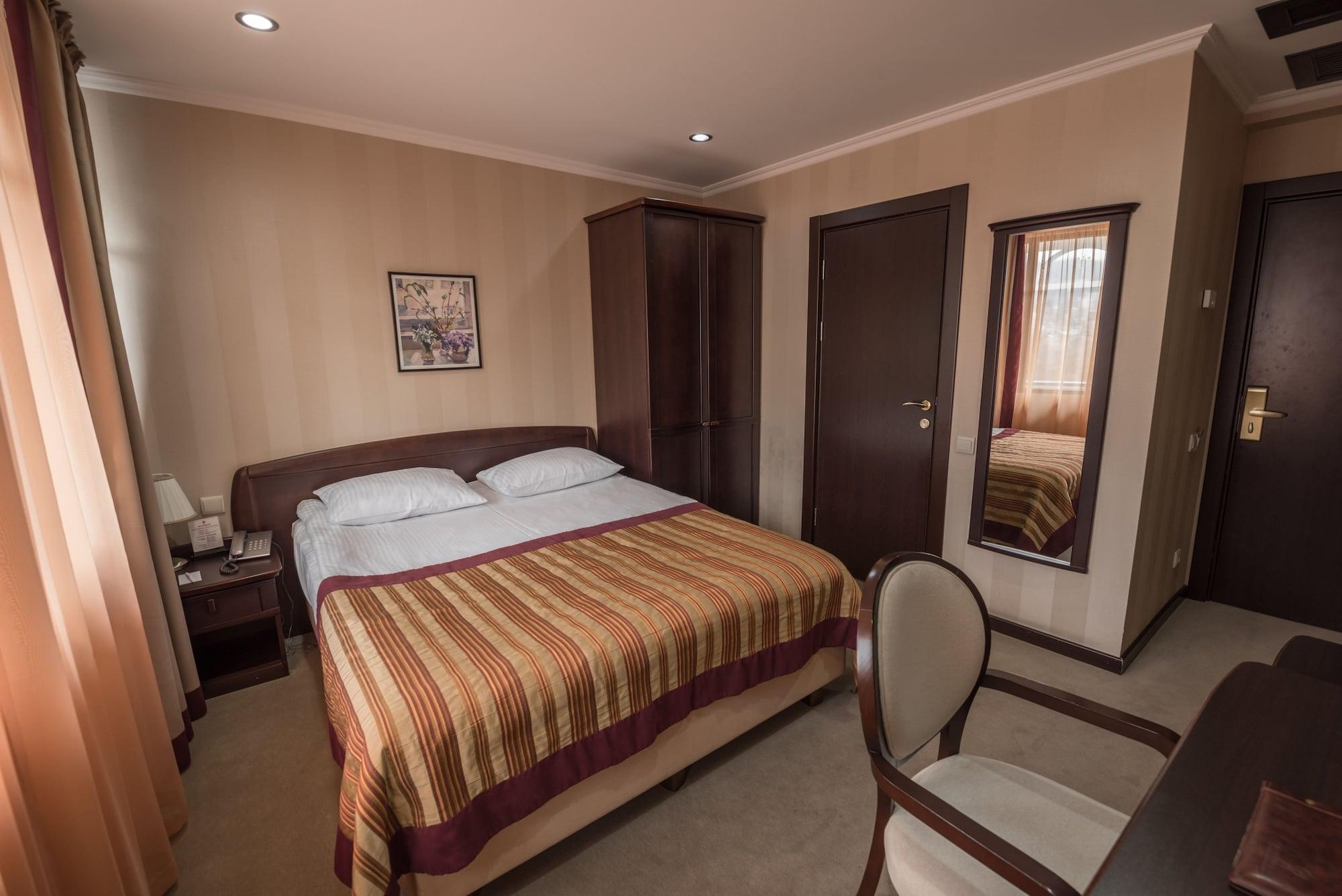 Hotel Rikhe Monika Тбилиси Экстерьер фото