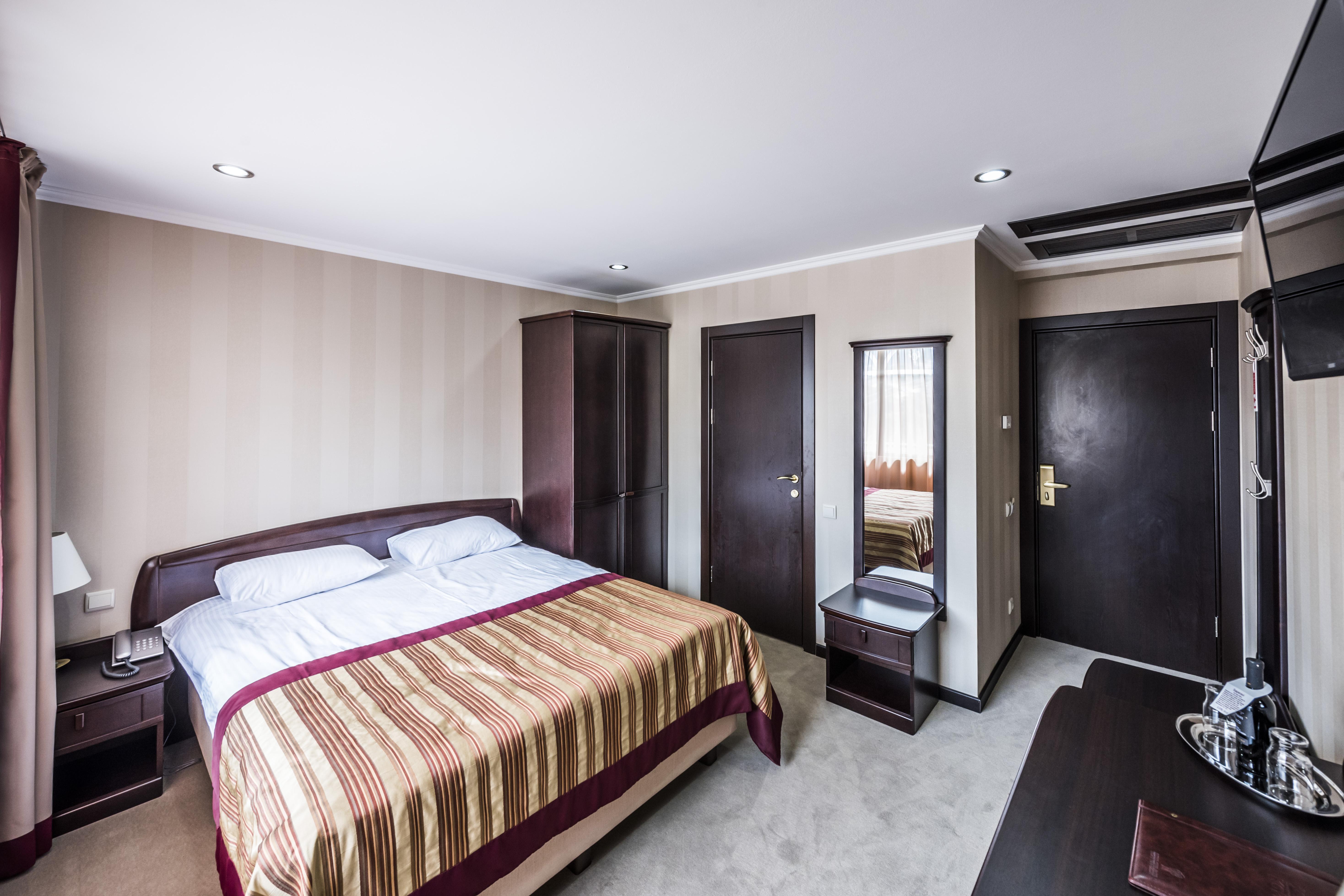 Hotel Rikhe Monika Тбилиси Экстерьер фото