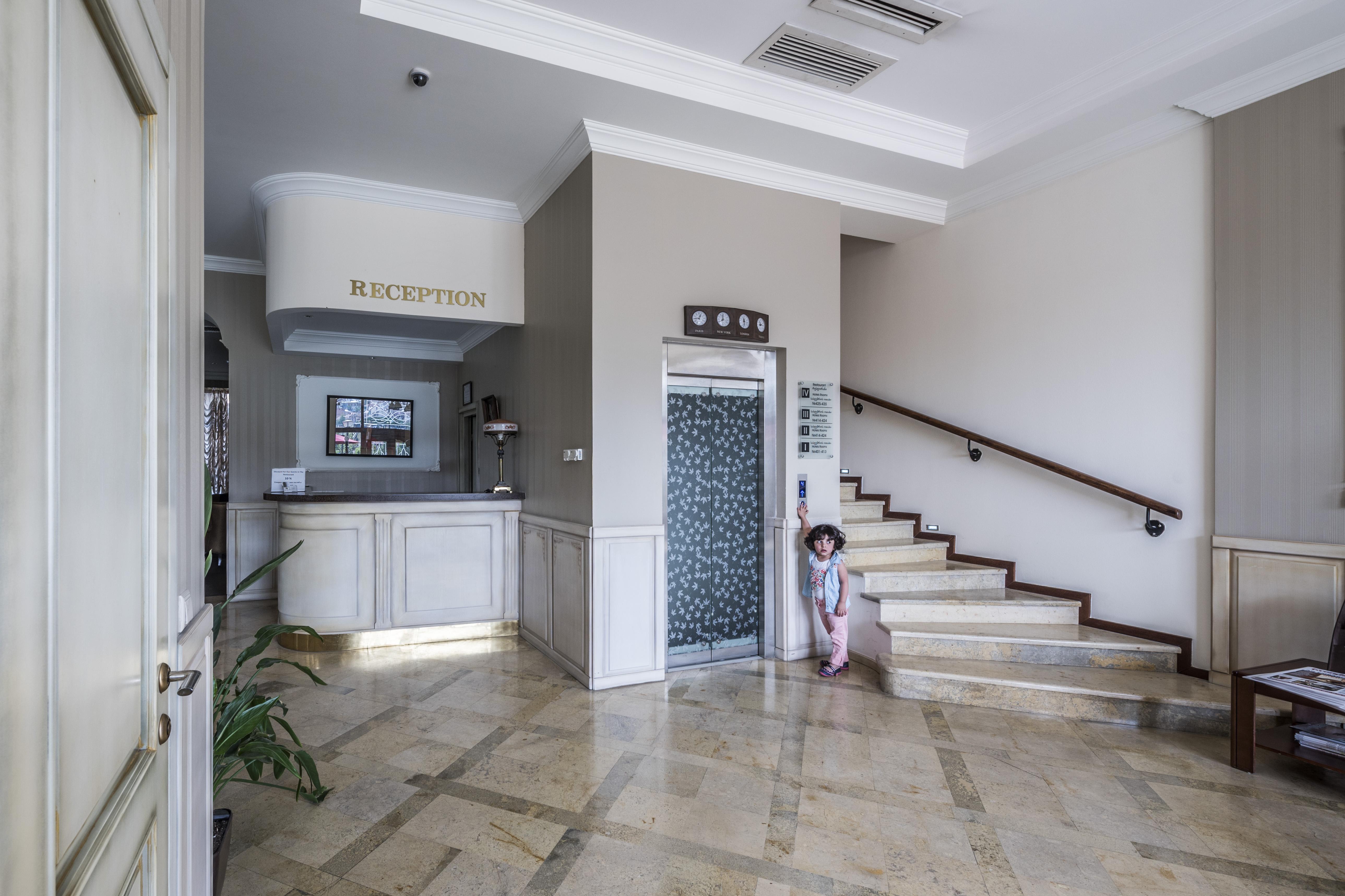 Hotel Rikhe Monika Тбилиси Экстерьер фото