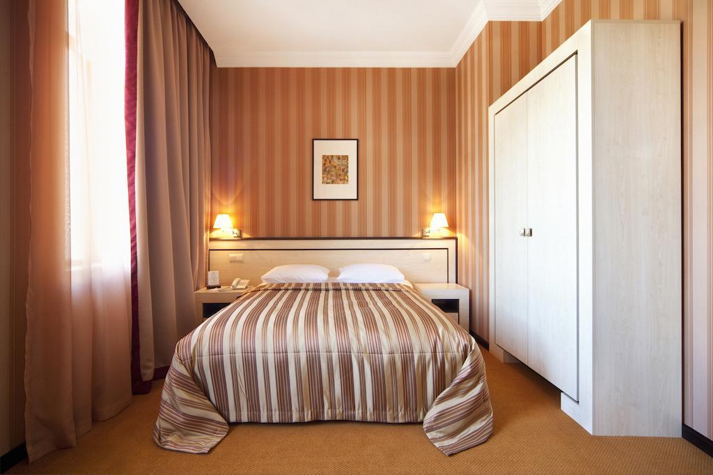 Hotel Rikhe Monika Тбилиси Экстерьер фото