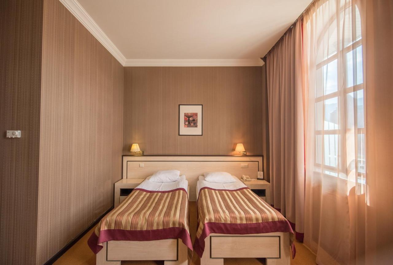 Hotel Rikhe Monika Тбилиси Экстерьер фото