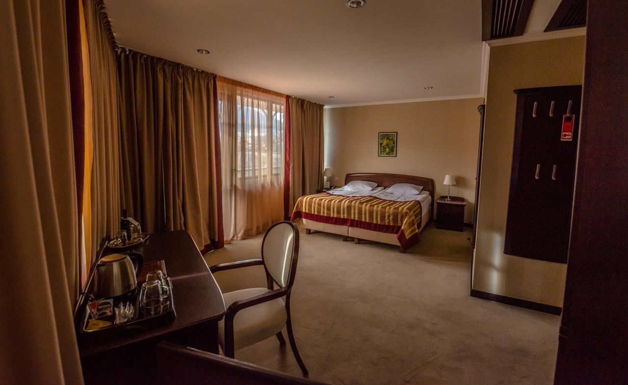 Hotel Rikhe Monika Тбилиси Экстерьер фото