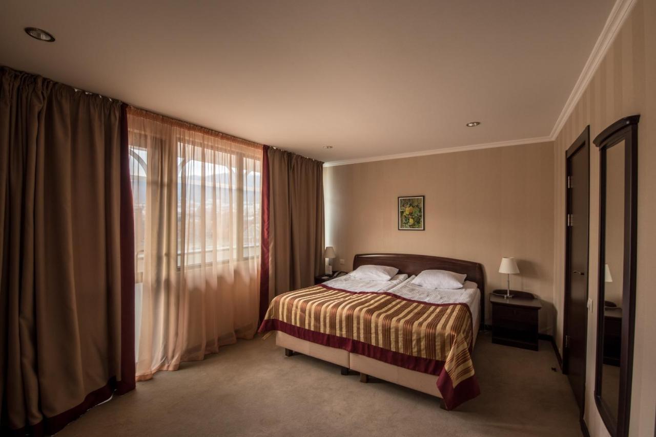 Hotel Rikhe Monika Тбилиси Экстерьер фото